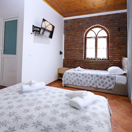 Hotel Boutique Buzi Берат Екстер'єр фото