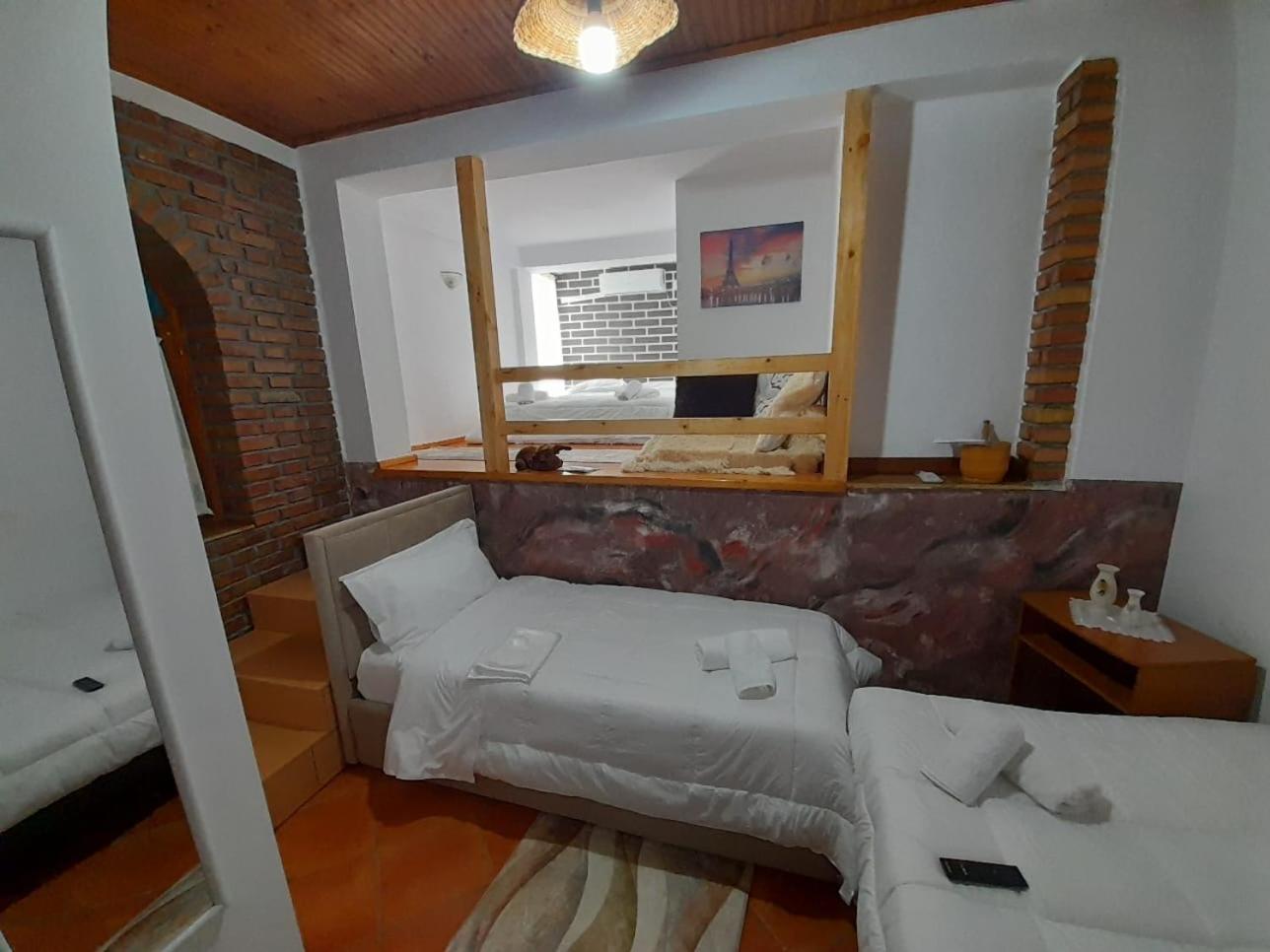 Hotel Boutique Buzi Берат Екстер'єр фото