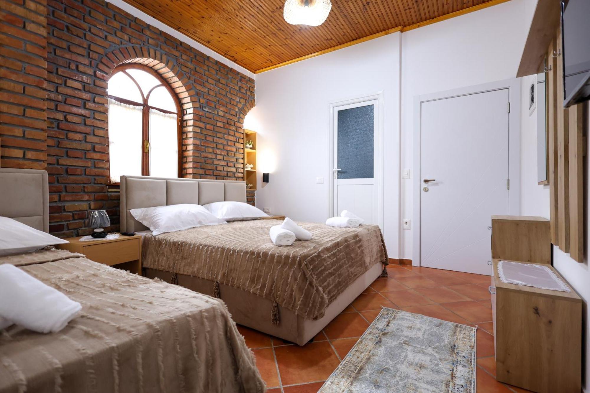 Hotel Boutique Buzi Берат Екстер'єр фото