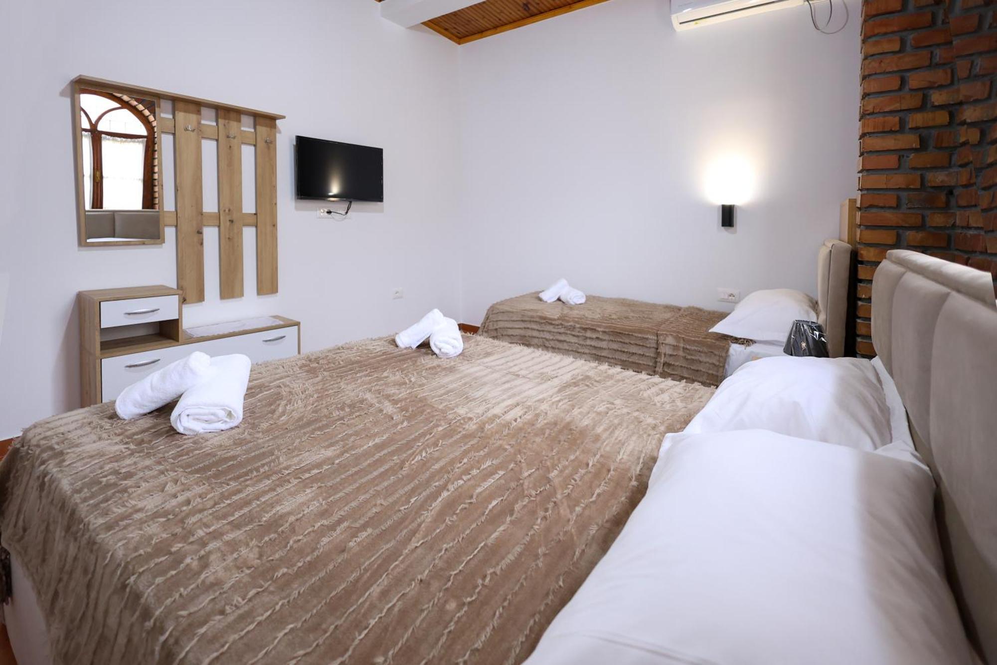 Hotel Boutique Buzi Берат Екстер'єр фото