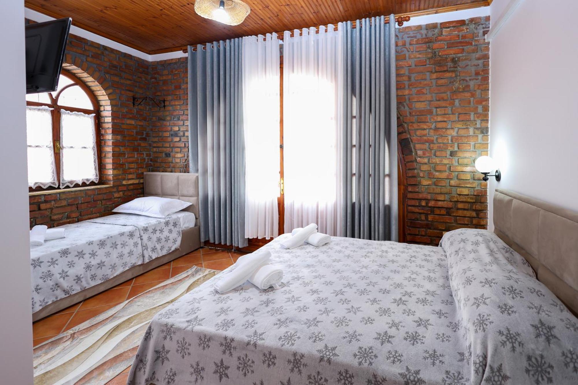 Hotel Boutique Buzi Берат Екстер'єр фото