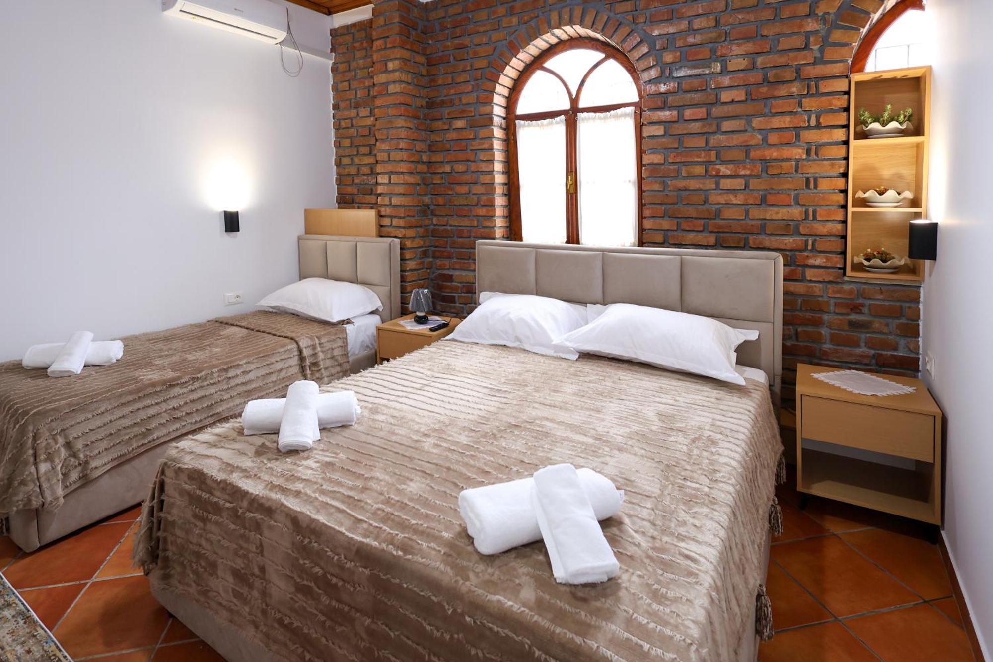 Hotel Boutique Buzi Берат Екстер'єр фото