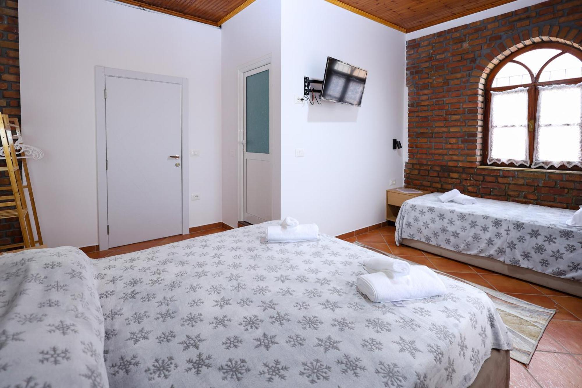 Hotel Boutique Buzi Берат Екстер'єр фото