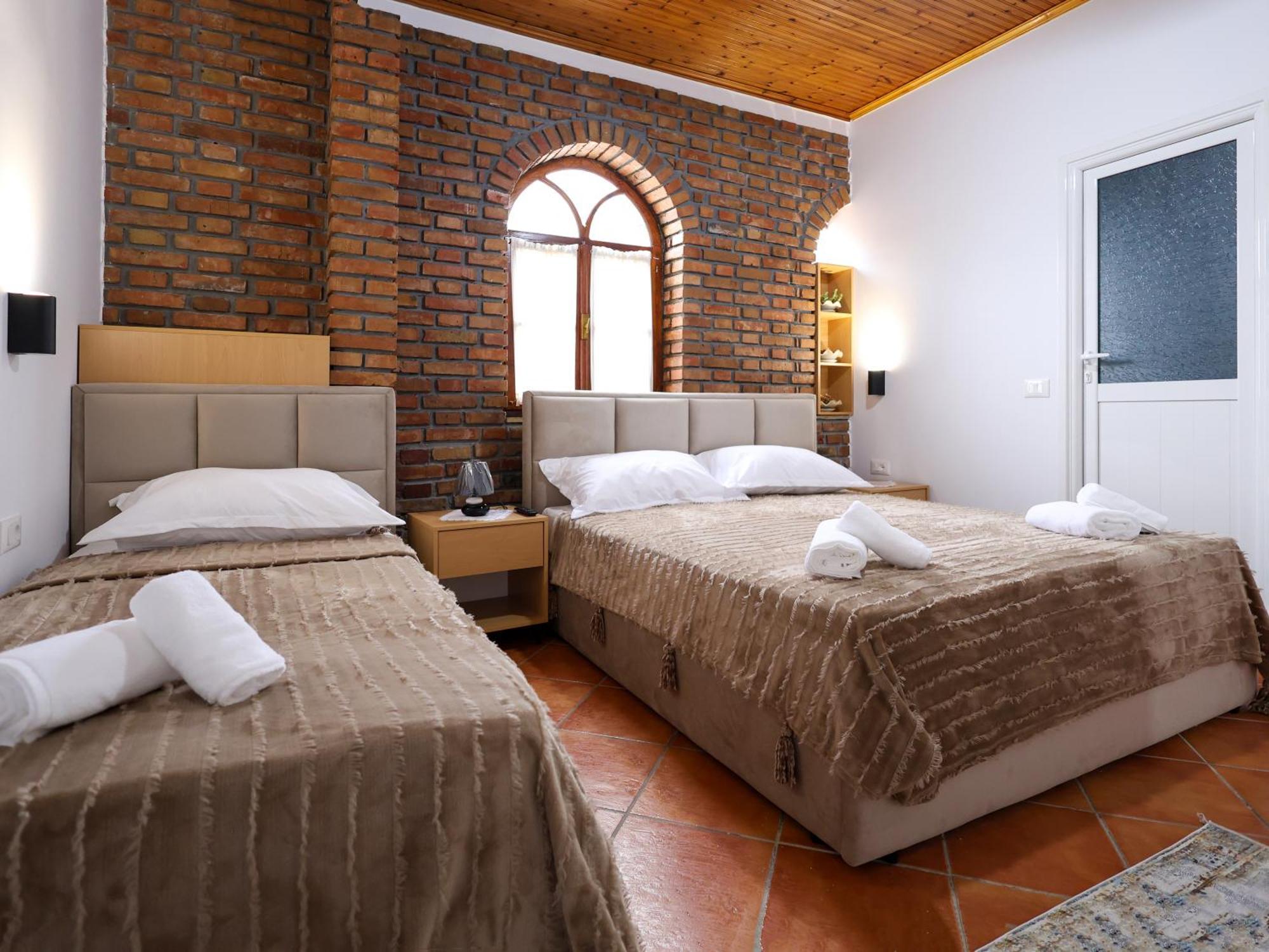 Hotel Boutique Buzi Берат Екстер'єр фото
