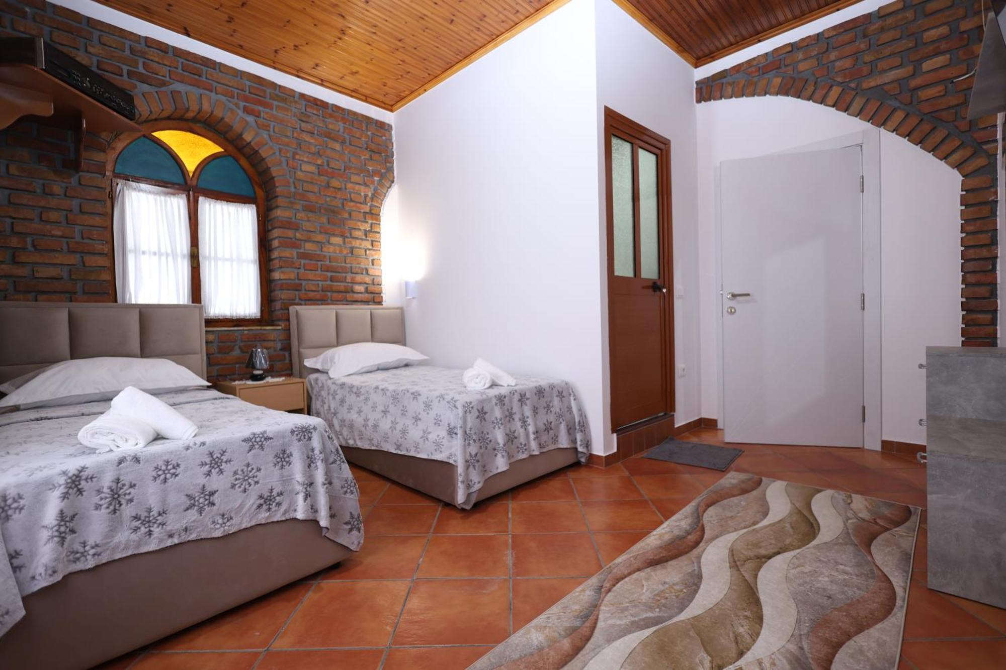 Hotel Boutique Buzi Берат Екстер'єр фото